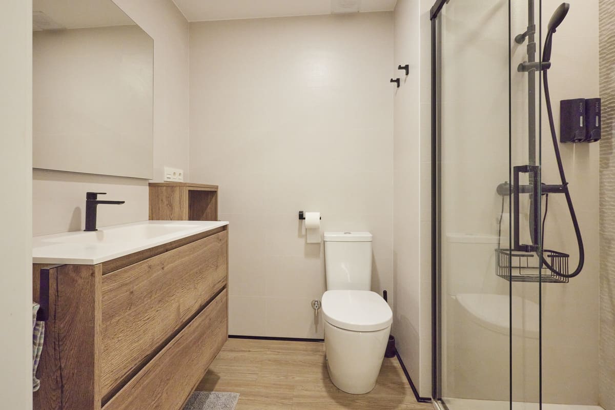 Baño tipo spa moderno